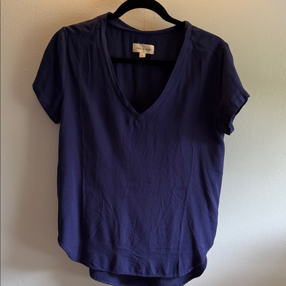 Cloth & Stone Navy V-Neck Top Short Sleeve - Picture 2 of 4